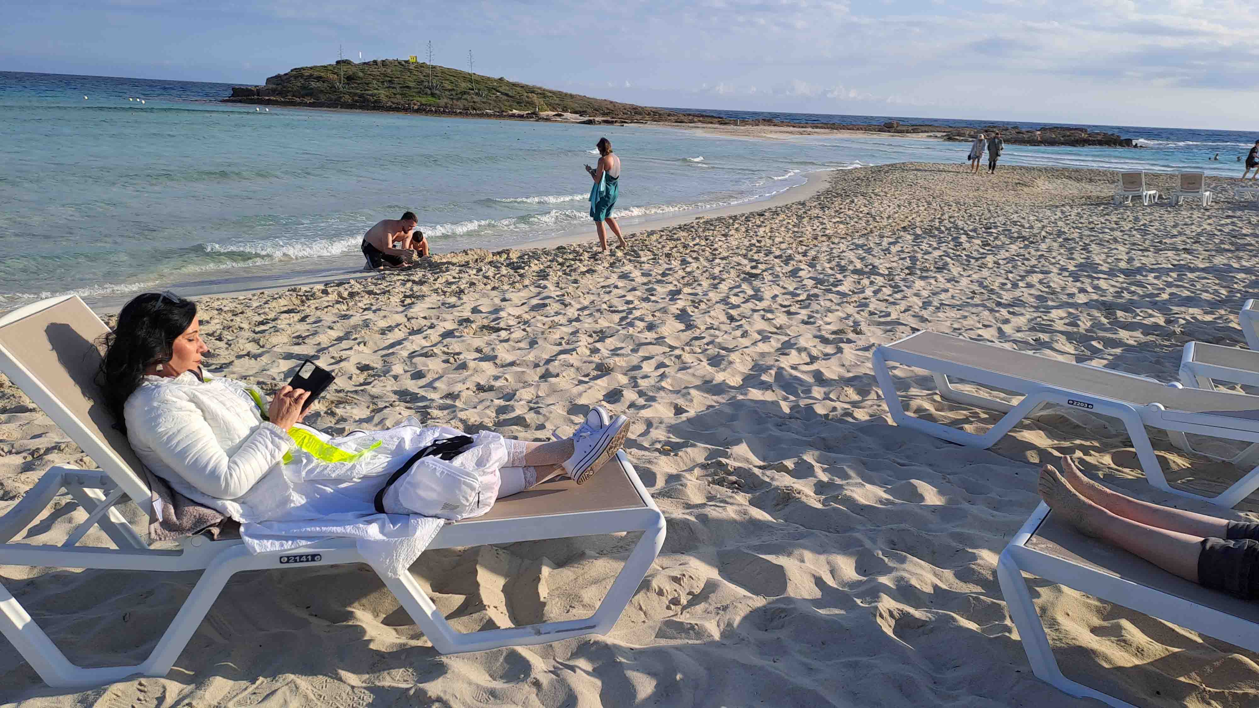 Kipar, Nissi beach